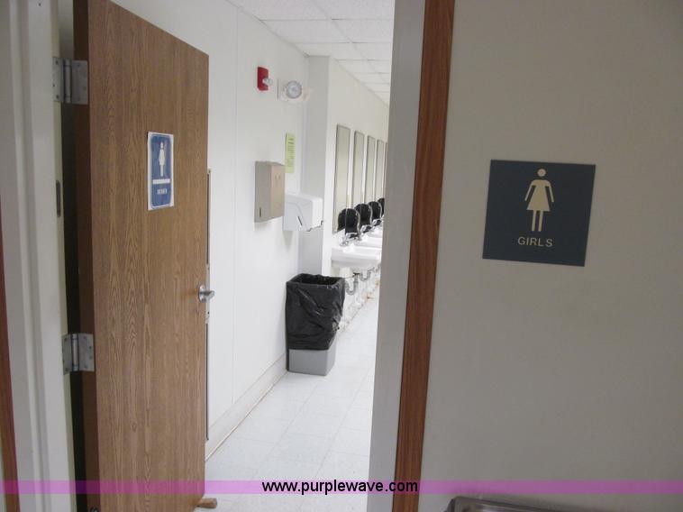 image for item L5506 2001 Forest River Premier mobile classroom