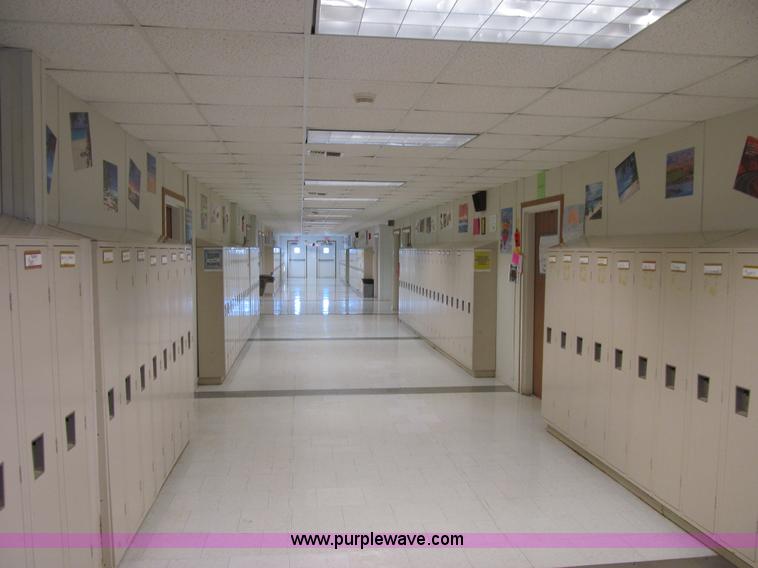 image for item L5506 2001 Forest River Premier mobile classroom