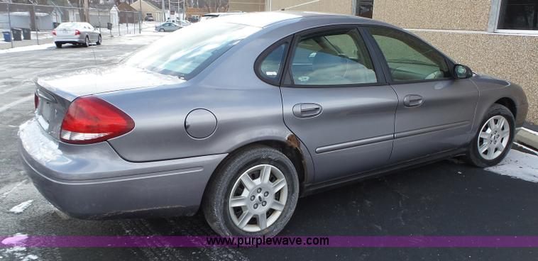 image for item L5540 2006 Ford Taurus SE