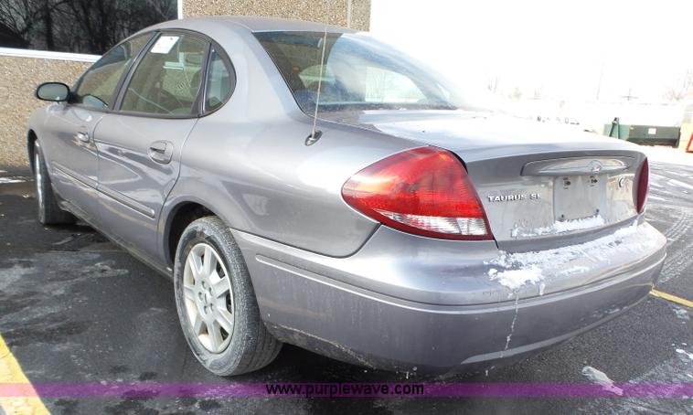 image for item L5540 2006 Ford Taurus SE