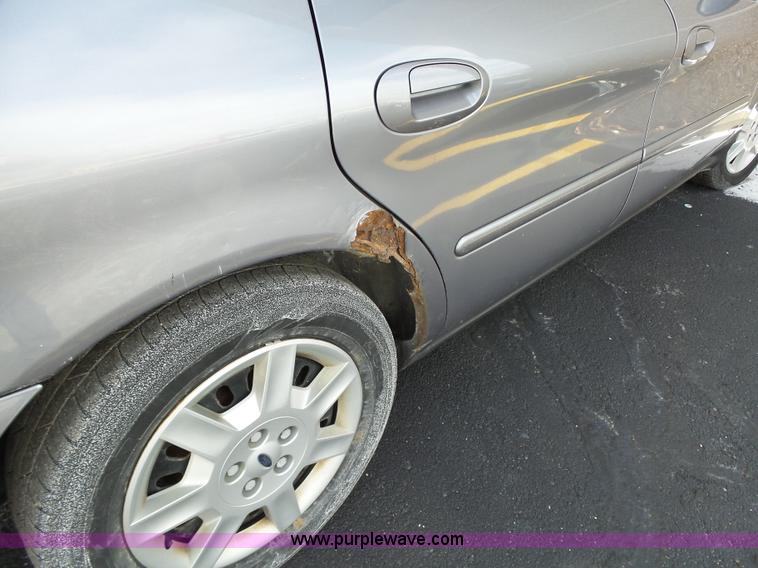 image for item L5540 2006 Ford Taurus SE