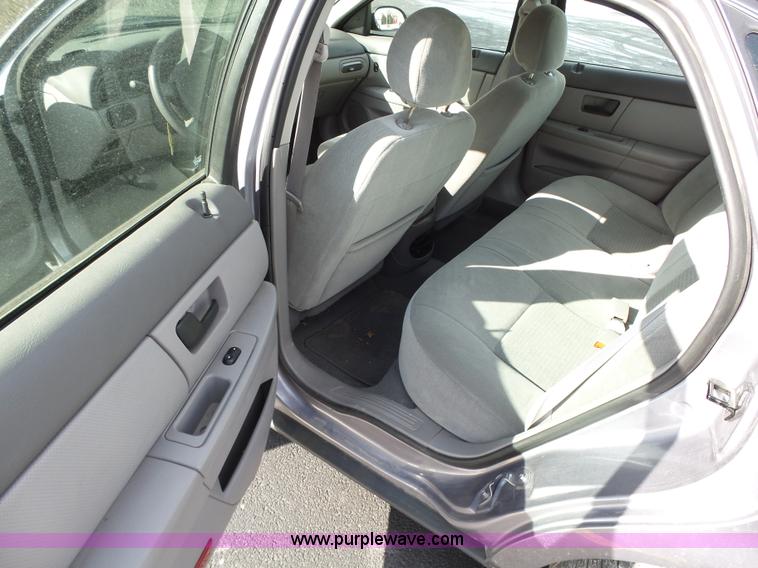 image for item L5540 2006 Ford Taurus SE