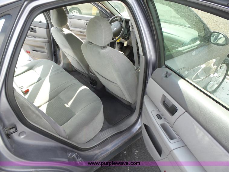 image for item L5540 2006 Ford Taurus SE