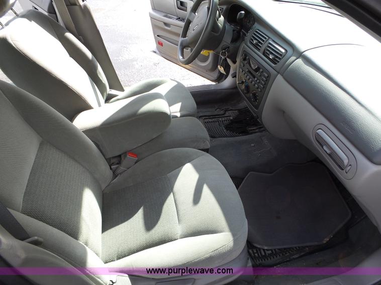 image for item L5540 2006 Ford Taurus SE