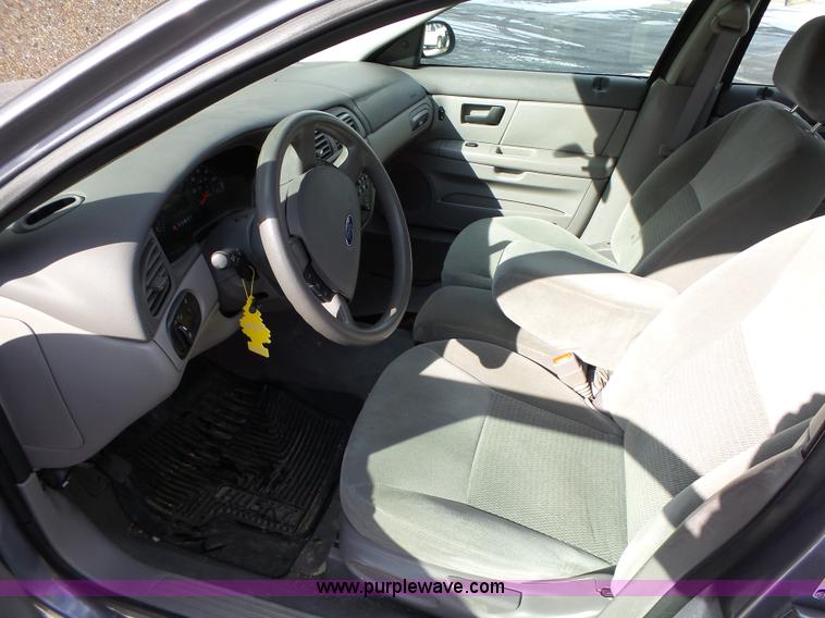 image for item L5540 2006 Ford Taurus SE