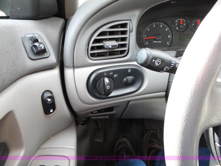 image for item L5540 2006 Ford Taurus SE