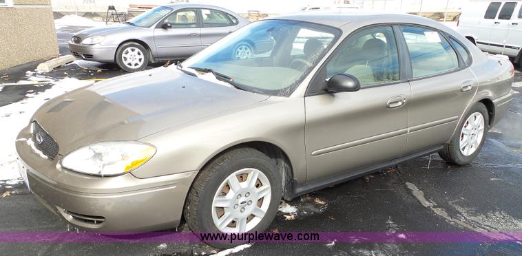 image for item L5541 2006 Ford Taurus SE