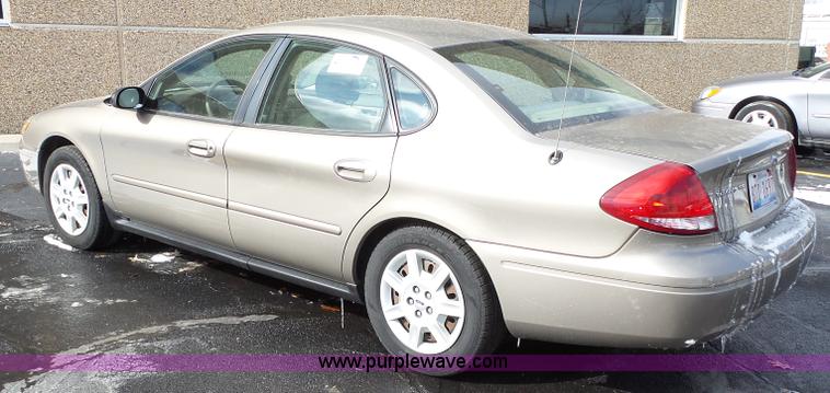 image for item L5541 2006 Ford Taurus SE