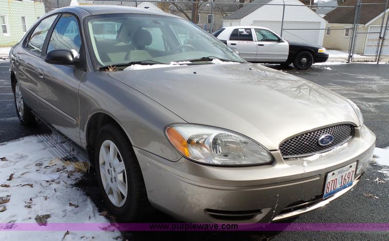 image for item L5541 2006 Ford Taurus SE