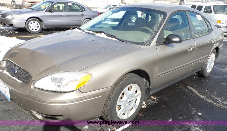 image for item L5541 2006 Ford Taurus SE