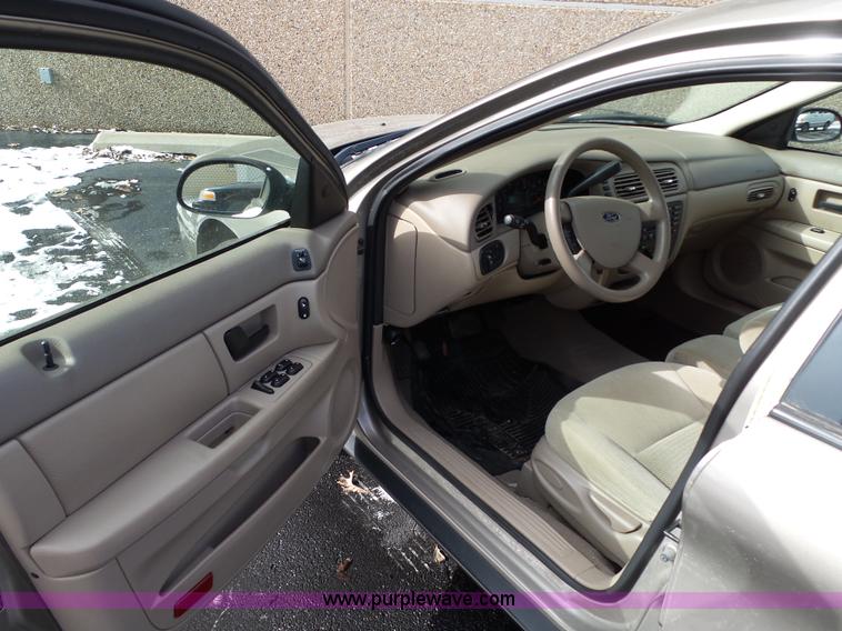 image for item L5541 2006 Ford Taurus SE