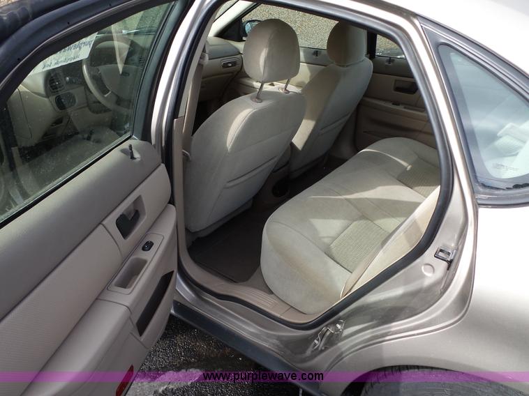 image for item L5541 2006 Ford Taurus SE