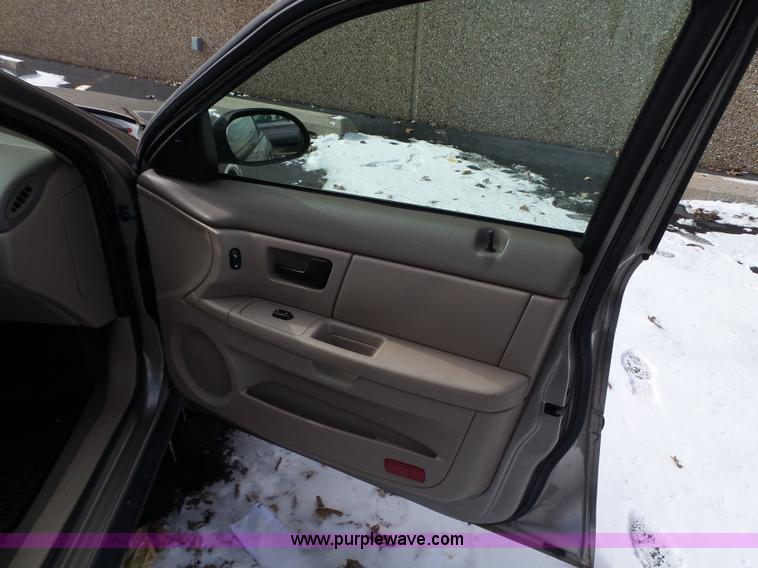 image for item L5541 2006 Ford Taurus SE