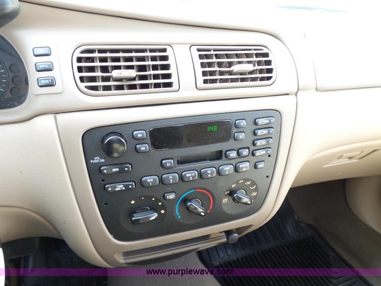 image for item L5541 2006 Ford Taurus SE