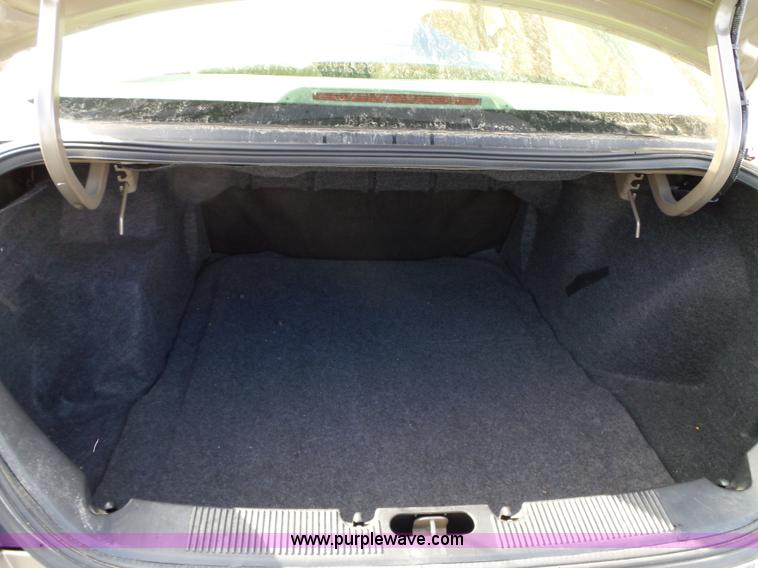 image for item L5541 2006 Ford Taurus SE