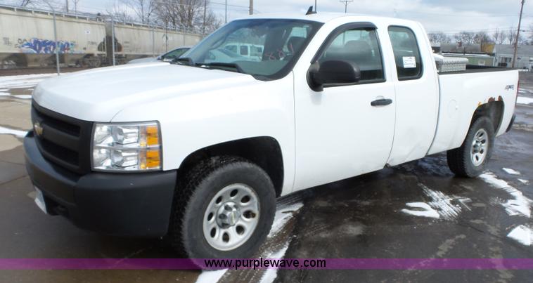 image for item L5543 2008 Chevrolet Silverado 1500 Ext. Cab pickup truck