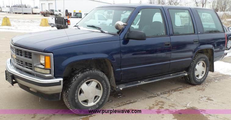 image for item L5552 1999 Chevrolet Tahoe LS SUV