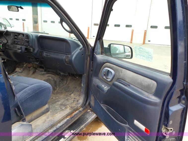 image for item L5552 1999 Chevrolet Tahoe LS SUV