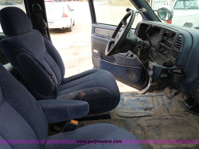 image for item L5552 1999 Chevrolet Tahoe LS SUV