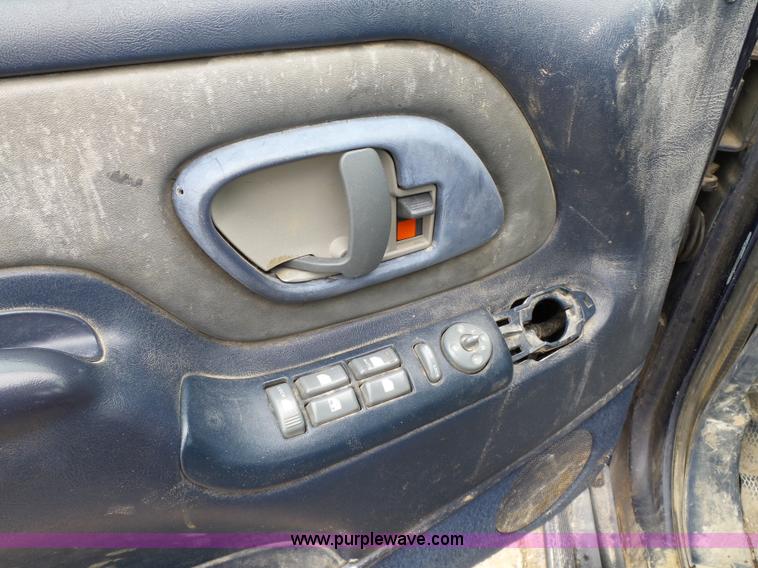 image for item L5552 1999 Chevrolet Tahoe LS SUV