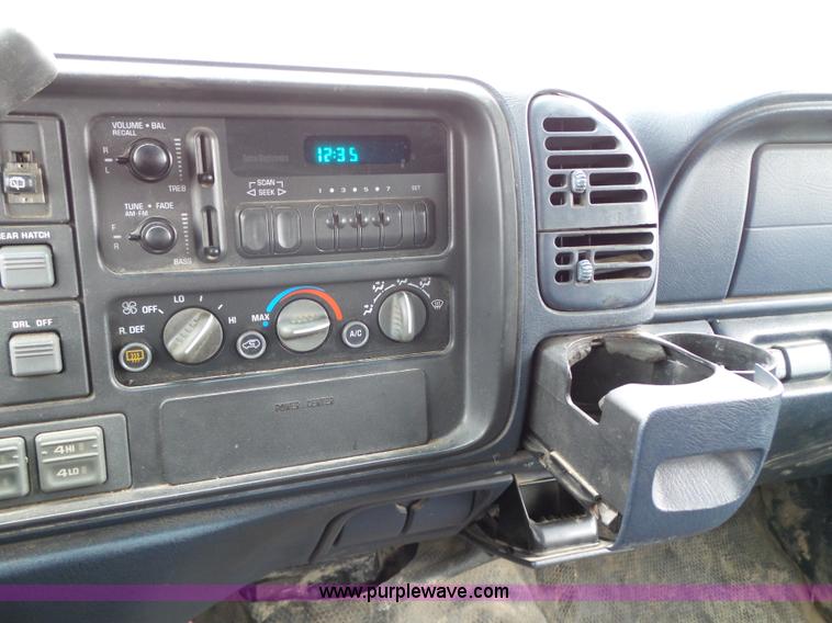 image for item L5552 1999 Chevrolet Tahoe LS SUV