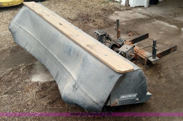 image for item L6114 Hustler 3400 ZTR mower