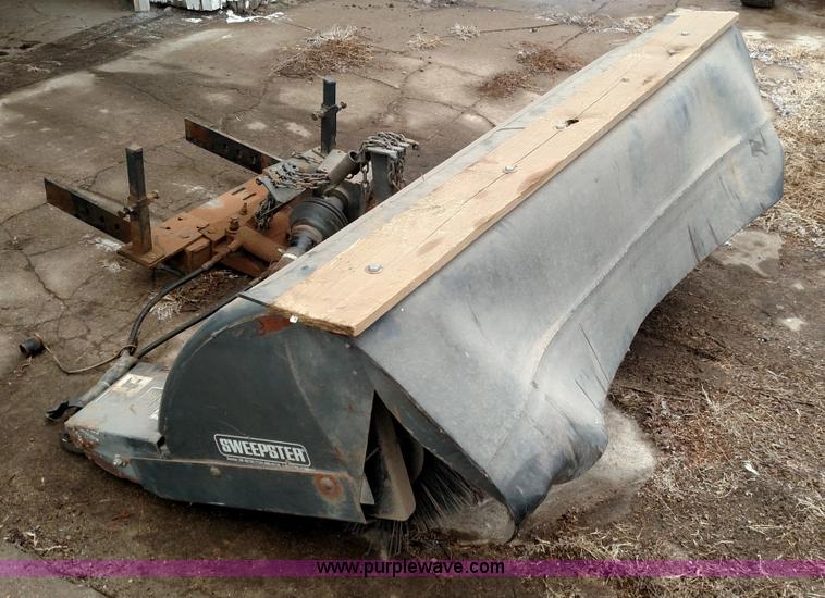 image for item L6114 Hustler 3400 ZTR mower