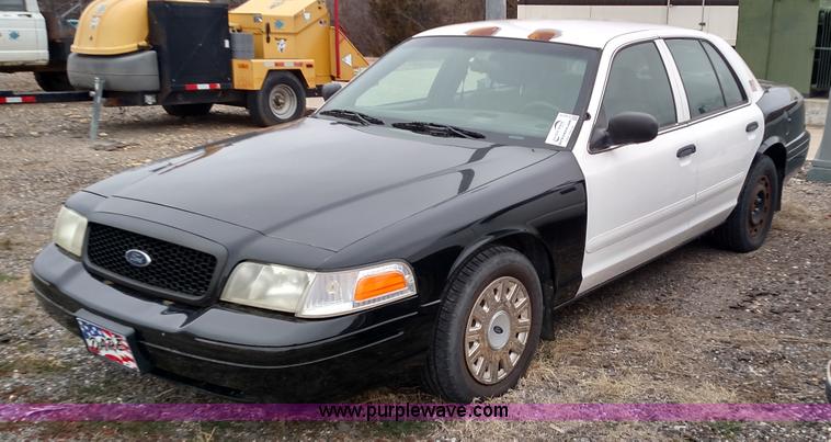 image for item L6115 2005 Ford Crown Victoria Police Interceptor