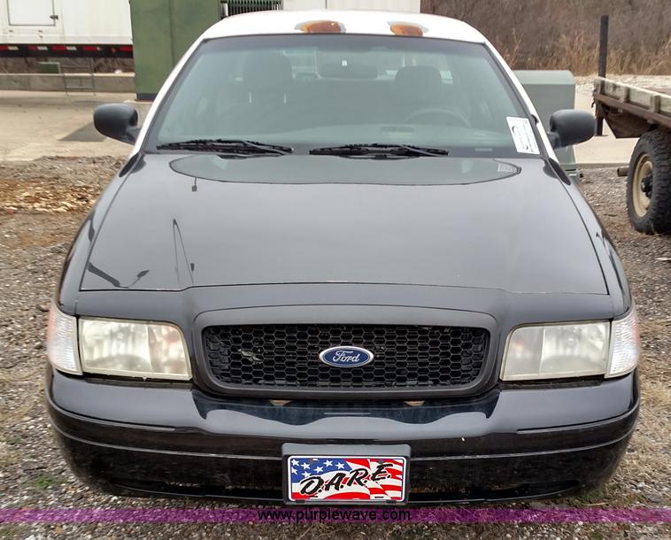 image for item L6115 2005 Ford Crown Victoria Police Interceptor