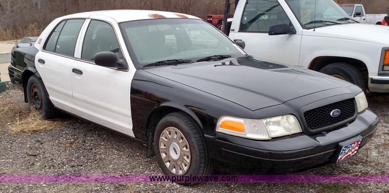 image for item L6115 2005 Ford Crown Victoria Police Interceptor