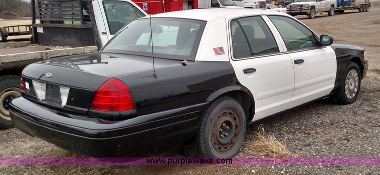 image for item L6115 2005 Ford Crown Victoria Police Interceptor