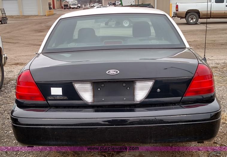 image for item L6115 2005 Ford Crown Victoria Police Interceptor