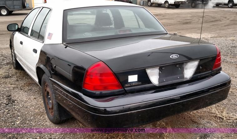image for item L6115 2005 Ford Crown Victoria Police Interceptor