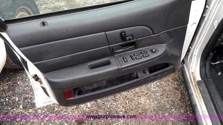 image for item L6115 2005 Ford Crown Victoria Police Interceptor