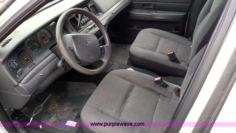 image for item L6115 2005 Ford Crown Victoria Police Interceptor