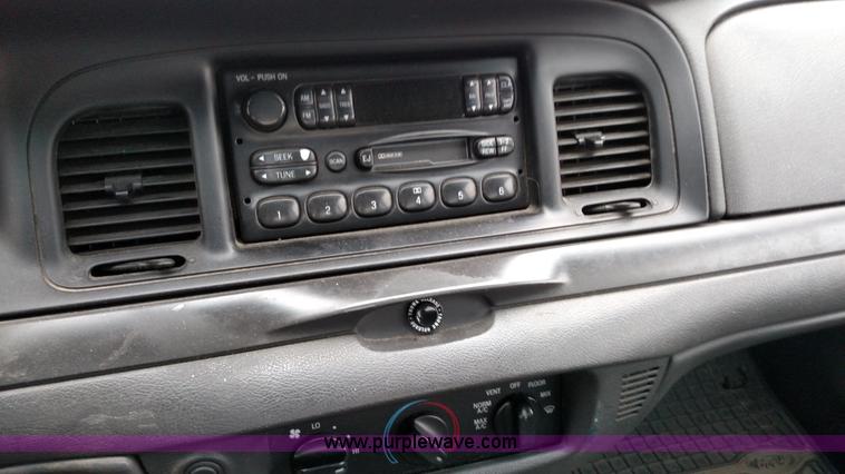 image for item L6115 2005 Ford Crown Victoria Police Interceptor