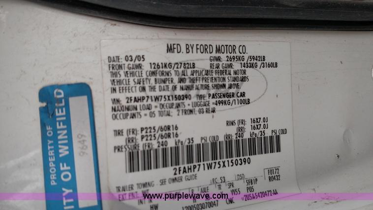 image for item L6115 2005 Ford Crown Victoria Police Interceptor