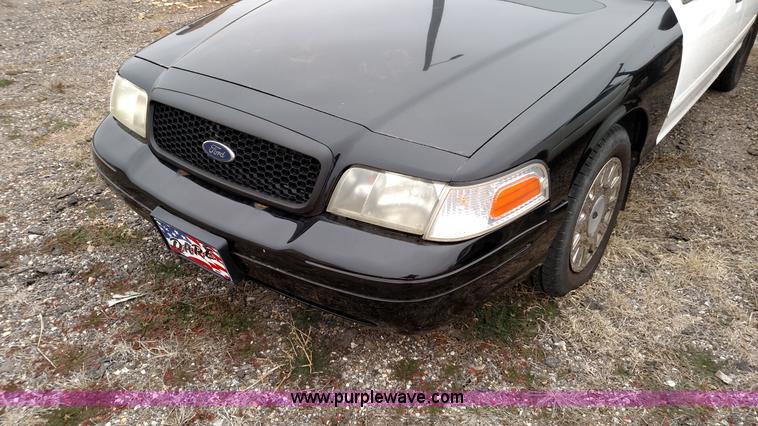 image for item L6115 2005 Ford Crown Victoria Police Interceptor