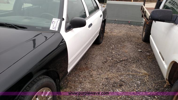 image for item L6115 2005 Ford Crown Victoria Police Interceptor