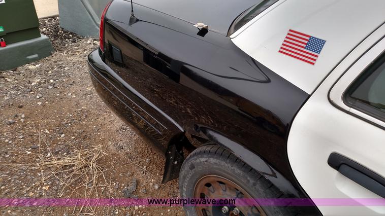 image for item L6115 2005 Ford Crown Victoria Police Interceptor