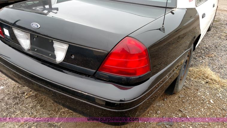 image for item L6115 2005 Ford Crown Victoria Police Interceptor