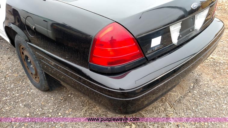 image for item L6115 2005 Ford Crown Victoria Police Interceptor