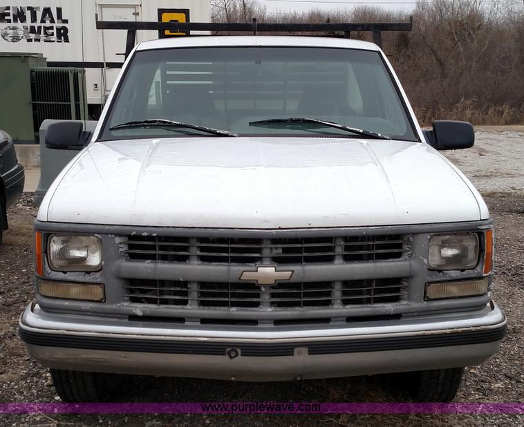 image for item L6116 1995 Chevrolet 2500 flatbed pickup truck