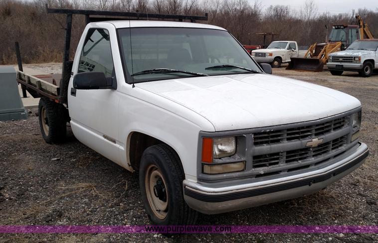 image for item L6116 1995 Chevrolet 2500 flatbed pickup truck