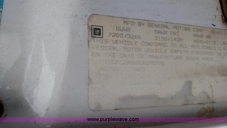 image for item L6116 1995 Chevrolet 2500 flatbed pickup truck