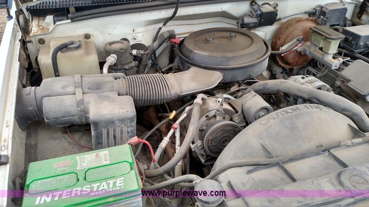 image for item L6116 1995 Chevrolet 2500 flatbed pickup truck