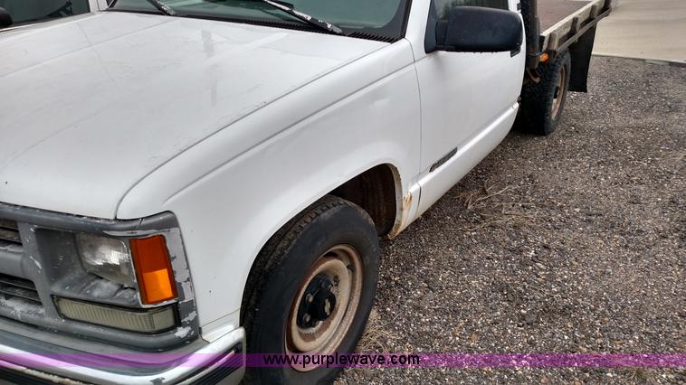 image for item L6116 1995 Chevrolet 2500 flatbed pickup truck