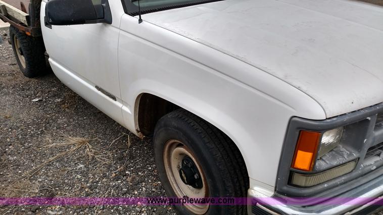 image for item L6116 1995 Chevrolet 2500 flatbed pickup truck