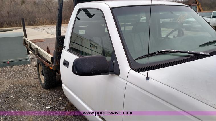 image for item L6116 1995 Chevrolet 2500 flatbed pickup truck