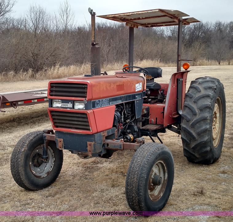 image for item L6118 Case 585 tractor